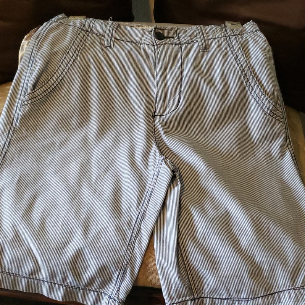 Shorts - Picture 3 of 3